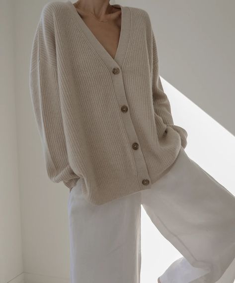 Cocoon Sweater, Slouchy Cardigan, Oversized Outfit, Cocoon Cardigan, Sports Bra And Leggings, Jenni Kayne, Womens Cashmere, Cardigan Outfits, Wardrobe Basics