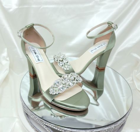 sage green block heel wedding shoes Sage Green Heels Wedding Shoes, Sage Green Wedding Shoes, Sage Green Heels, Tiana Quince, Green Bridal Shoes, Quince Heels, Wedding Shoes Green, Tiana Party, Green Shoes Heels