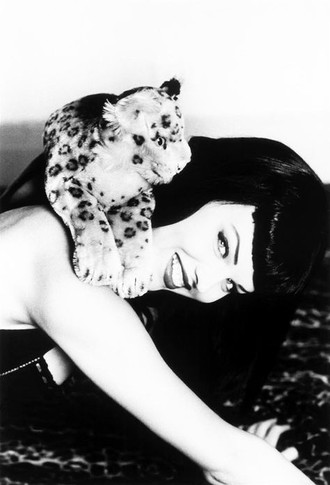 Eva Herzigova by Ellen von Unwerth | Back to Betty Eva Herzigova, Yvonne De Carlo, Ellen Von Unwerth, Laetitia Casta, Rockabilly Pin Up, Bettie Page, Linda Evangelista, Claudia Schiffer, Alessandra Ambrosio