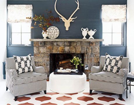 i like this look! Dark Blue Walls, Living Room Accessories, White Rooms, Blue Rooms, Furniture Layout, Accessories Ideas, Deer Head, Décor Diy, The Design Files