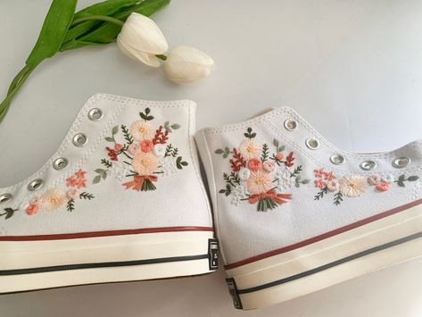 Custom Converse High Tops, Floral Embroidery Shoes, Sneakers Wedding, Converse Embroidery, Bridal Converse, Converse Wedding Shoes, Embroidered Converse, Chuck Taylor Converse, Converse Custom