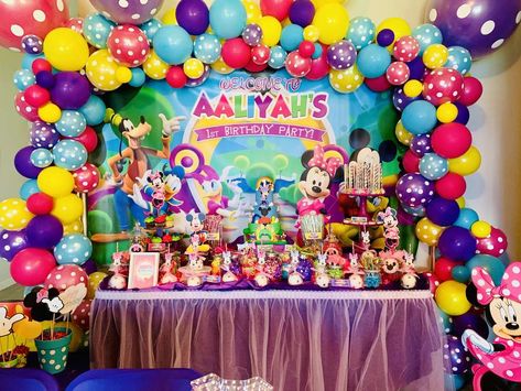 Aaliyah’s Clubhouse | CatchMyParty.com Mickey Mouse Clubhouse Birthday Party Decorations, Minnie Mouse Clubhouse, Minnie Mouse Birthday Theme, Minnie Mouse Theme Party, Mickey Mouse Themed Birthday Party, Fiesta Mickey Mouse, Birthday Minnie Mouse, Minnie Mouse Birthday Decorations, Mickey Mouse Clubhouse Birthday Party