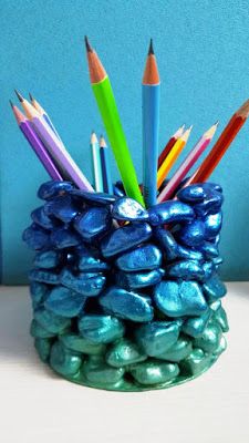 V R Enchanted: Stone Pen-stands Creative Pen Stand Ideas, Pen Stand Decoration Ideas, Pen Stand Diy Creative, Diy Pen Stand Ideas, Pen Stand Painting Ideas, Craft From Waste Material Creative, Pen Stand Ideas, Waste Material Craft Ideas Creative, Diy From Waste Material