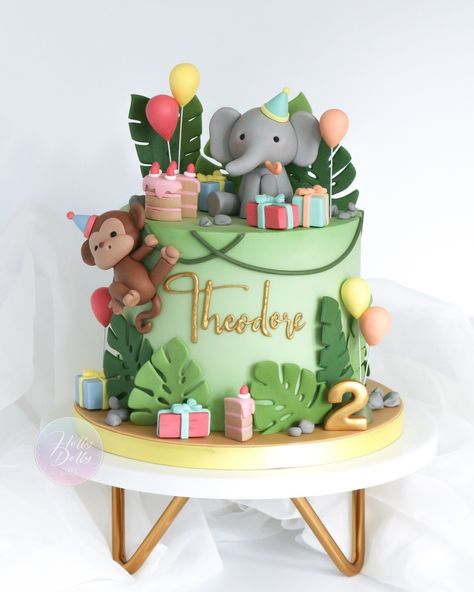 ~ Jungle Party ~ I just love a birthday party themed cake because I really like making tiny things! I really can get carried away though when I'm in the zone and then I can't fit all the stuff on... 😬 Slots for celebration cakes are filling up so please make sure you're getting in touch a couple of months before! Enquiry form is in the bio 🥰 --------------------------------- #surreycakes #kidsbirthdaycakes #kidsbirthdaycake #hollydollycakesuk #hollydollycakes #surbitonmums #surreymums #swlo... Pastel, Cake For Couple Birthday, Safari Theme Cake 1st Birthdays, Cake Animals Birthday, Birthday Cake Jungle Theme, Zoo Themed Birthday Cake, Animal Themed Birthday Cake, Jungle Cake Ideas, Party Animal Birthday Cake