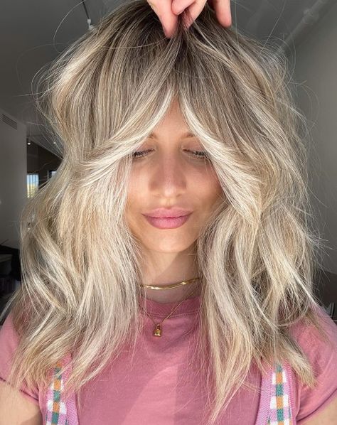 Tousled Shag with Mega Volume Medium Shag Hairstyles, Short Pixie Bob, Medium Shag Haircuts, Thick Hair Styles Medium, Shaggy Haircuts, Belle Blonde, Shag Hairstyles, Shag Haircut, Mid Length Hair