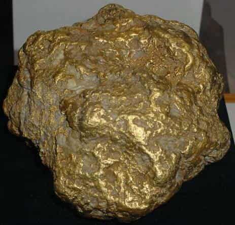 Alaska Centennial Nugget : Largest Gold Nugget Ever Found in Alaska | #Geology #GeologyPage #Gold #Alaska   The largest gold nugget ever found in Alaska is named the Alaska Centennial Nugget. It weighs a whopping 294.10 troy ounces, and was found near the town of Ruby, Alaska in 1998.  Read more: Logam Mulia, Matka Natura, Gold Money, Pretty Rocks, Gold Mining, Gold Nugget, Beautiful Rocks, Natural Gold, Mineral Stone