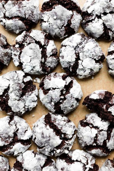 Cookies Crinkle, Chocolate Crinkle Cookies Recipe, Traditional Christmas Cookies, Crinkle Cookies Recipe, Chocolate Crinkle, Sally's Baking, Baking Chocolate, Chocolate Crinkle Cookies, Frozen Cookies