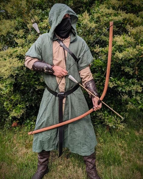 Does it look more LOTR or Robin Hood? Robin Hood Costume Mens, Male Elf Costume, Larp Ranger, Robin Hood Aesthetic, Medieval Ranger, Lotr Cosplay, Ranger Outfit, Fairytale Costumes, Diy Costumes Men