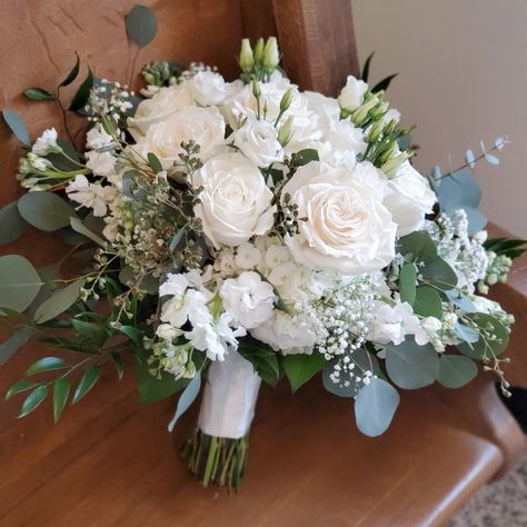 White Flowers Greenery Bouquet, Wedding Bouquets White Roses And Eucalyptus, Bride Bouquets White Elegant, Sage Green Wedding Bouquet, Sage Green Wedding Flowers, White Peony Bouquet Wedding, Champagne Wedding Flowers, Real Wedding Flowers, Elegant Wedding Bouquets