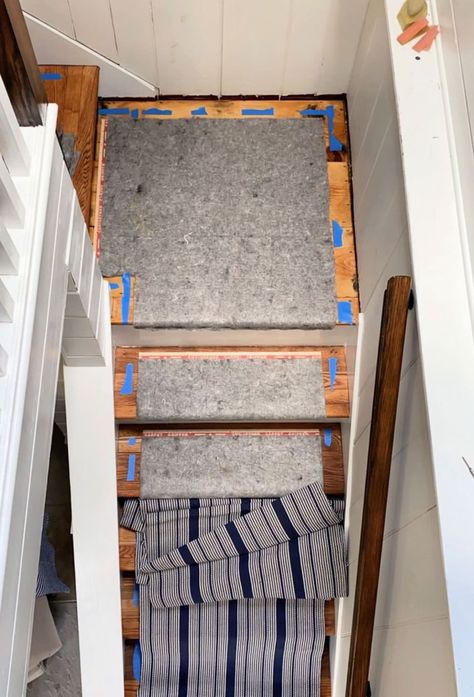 Stairway Runner With Landing, Diy Stair Runner Rods, How To Stair Railing, Stair Runner Carpet Diy, Stair Pads Staircases, Installing Stair Runner, Stair Runner Bars, Stair Runner Landing Turn, Stair Runners With Landing