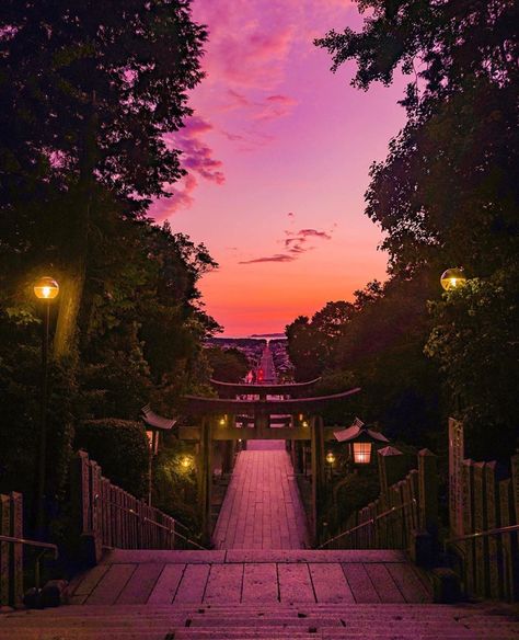 Rec Loc Japan Travel on Instagram: “Gorgeous sunset at Miyajidake Shrine (宮地嶽神社) . 📷: Photo by @yoshi19860227 . #japan #sunset #miyajidakeshrine #宮地嶽神社 #japanpic #traveljapan…” Japan Sunset Wallpaper, Japan Sunset Aesthetic, Japan Balcony, Shibuya Aesthetic, Sunset In Japan, Japanese Balcony, Sunset Building, Japanese Sunset, Japan Countryside