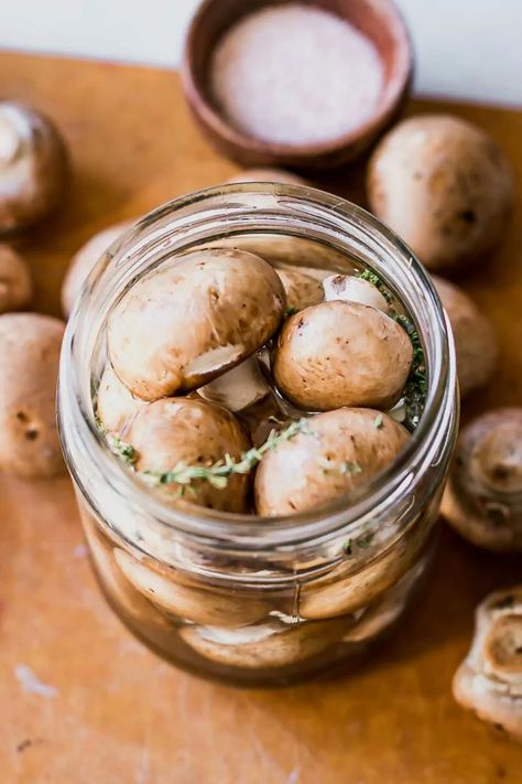 Quick Pickled Mushrooms, an easy refrigerator pickled mushrooms recipe that is ready in only 2 hours. Great as a condiment, topping, or a simple snack! Pickled Mushrooms Recipe, Pickled Mushrooms, Low Gi Recipes, Gi Recipes, Chestnut Mushrooms, Quick Pickled, Snack Prep, Refrigerator Pickles, Fair Food