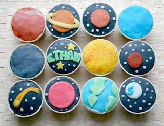 Cupcakes for Gabriel's 3rd Birthday Solar System Cupcakes, Planet Cupcakes, Science Party Ideas, Space Cupcakes, Princess First Birthday, Science Experiments For Preschoolers, Outer Space Party, Cupcakes Ideas, Cupcake Wars