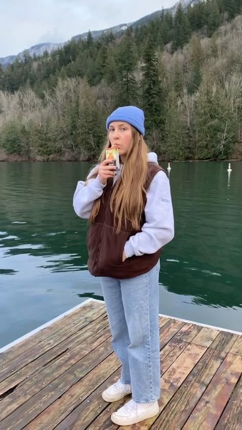 Fall Lake Day Outfit, Fall Lake House Outfit, Tofino Outfit Fall, Winter Outfits For The Mountains, Hike Outfits Winter, Colorado Hiking Outfit Winter, Outfits For Camping Winter, Outdoors Winter Outfits, Cute Winter Mountain Outfits