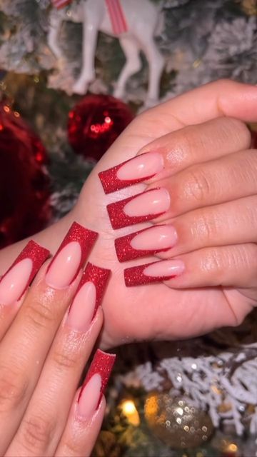 French Tip Christmas Nail Ideas Coffin, Christmas Glitter French Tip Nails, Christmas Nails Red Coffin, Christmas Nails Red Glitter Tips, Christmas Acrylic Nails Holiday Long, Red Glitter French Tip Nails Christmas, French Tip For Christmas, Red French Tip Nails With Silver Line, Dark Red Glitter French Tip Nails