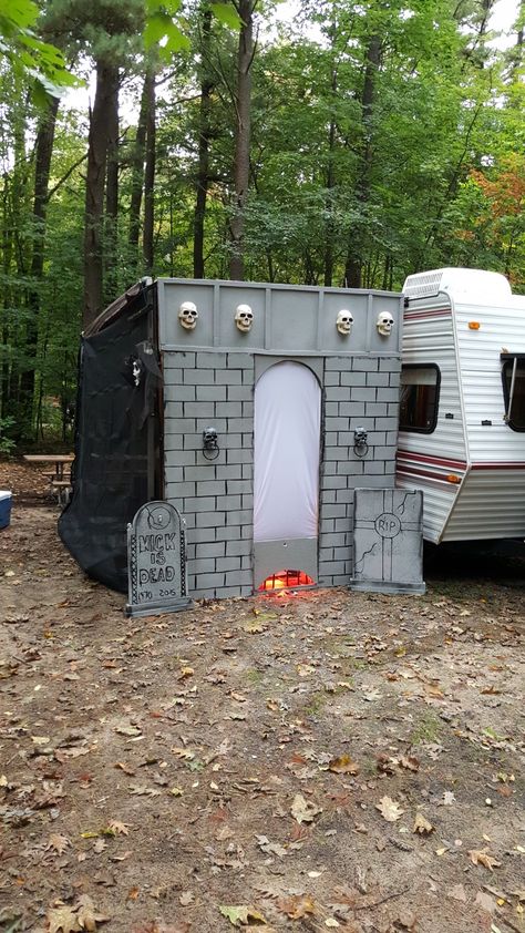 Camp Site Halloween Decorations, Halloween Campsite Decorating Ideas, Campsite Halloween, Halloween Campsite, Halloween Camping Decorations, Halloween Camper, Campsite Decorating, Campsite Ideas, Camping Decorations