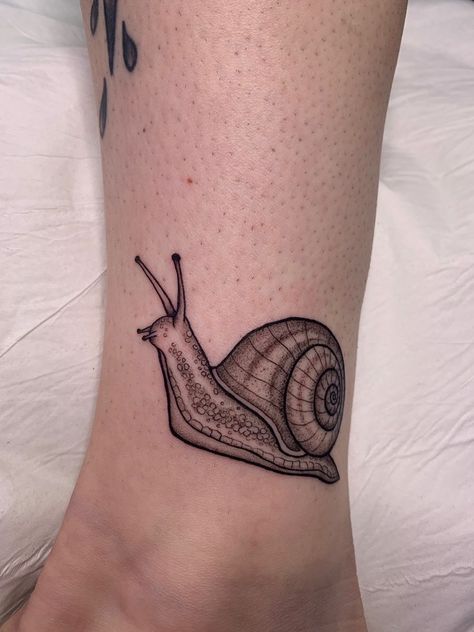 Snail Tattoo, Duck Tattoos, Creepy Tattoos, Tattoo Inspo, Wrist Tattoos, Tattoos And Piercings, Body Art Tattoos, Tatting, Body Art