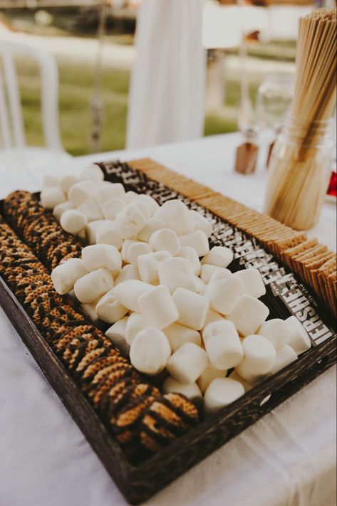 Western Smores Bar, Smores Table Wedding Fire Pits, Wedding Marshmallow Station, Best Foods For Wedding Reception, Outdoor Smores Bar Party, Boho Smores Bar, Winter Wedding Snack Bar, S’mores Stand Wedding, S’mores Wedding Station