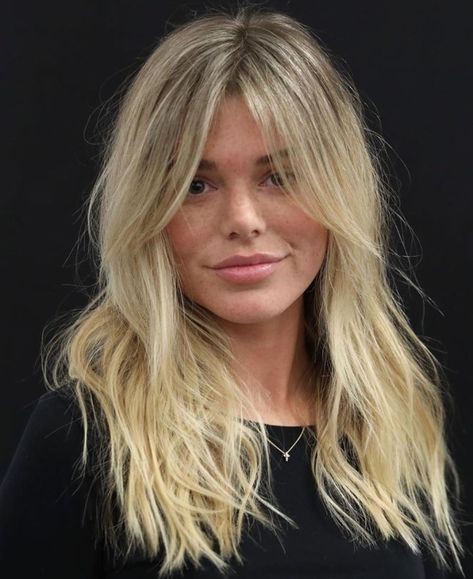 40 Best Ideas How to Cut and Style Side Bangs in 2020 - Hair Adviser Style Side Bangs, Wispy Side Bangs, Style Bangs, Long Side Bangs, 2020 Makeup, Side Bangs Hairstyles, Parted Bangs, Kadeřnické Trendy, Swept Bangs