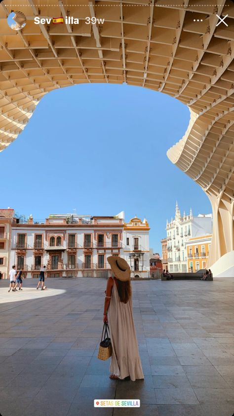 Spain Pictures Ideas, Seville Photo Ideas, Seville Spain Outfits, Sevilla Photo Ideas, Plaza De Espana Seville Photoshoot, Seville Spain Photography, Spain Aesthetics Malaga, Spain Outfit, Sevilla Spain