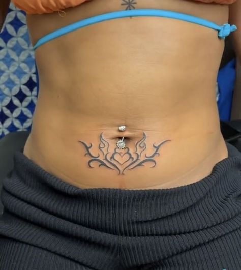 Below Belly Button Tattoo, Belly Button Tattoos, Belly Button Tattoo, Unique Wrist Tattoos, Wrist Tattoo Designs, Henna Tattoo Designs Hand, Tattoos For Black Skin, Pretty Tattoos For Women, Stomach Tattoos