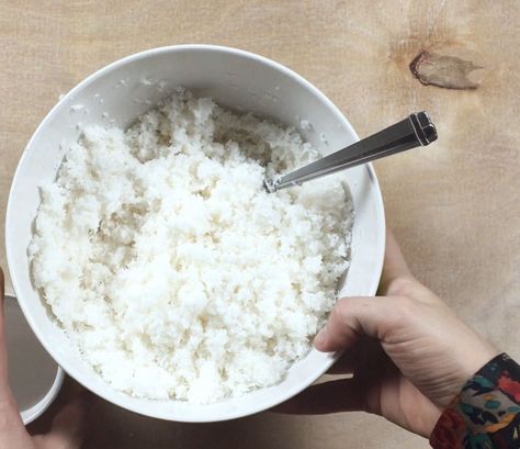 She pours corn starch on coconut for a Christmas hack we never knew Diy Tree Flocking Powder Recipe, Diy Flocking Powder Recipe, Diy Flocked Christmas Tree, Flocking Powder, Diy Christmas Ball, Outdoor Christmas Diy, Flocked Tree, Flocked Christmas Tree, Pallet Christmas Tree