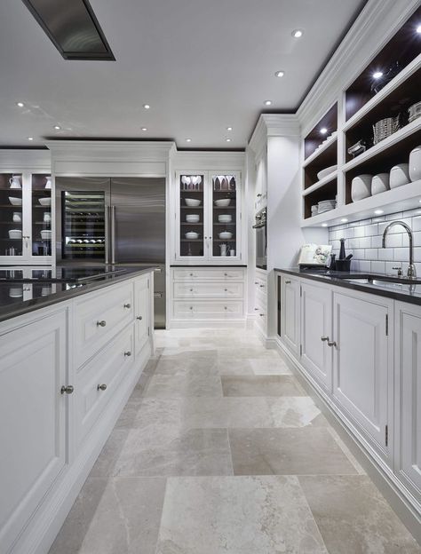 Luxury White Kitchen Design, Luxury White Kitchen, Grand Kitchen, Kitchens Luxury, Best Kitchen Designs, White Kitchen Design, Beautiful Farmhouse, غرفة ملابس, Kitchen Design Decor