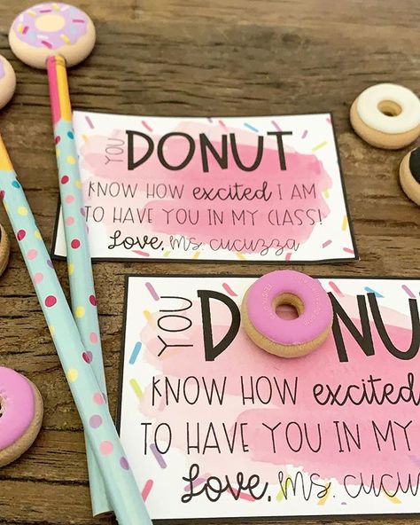 @firstgradelemonade on Instagram: “You D O N U T know how excited I am about these BTS gifts! Perfect for your kiddos on the first day 🍩 💕 Pencils and erasers are from…” Donut Classroom, Bts Gifts, Classroom Goals, Back To School Night, Third Grade Classroom, 4th Grade Classroom, 3rd Grade Classroom, 2nd Grade Classroom, Classroom Gifts