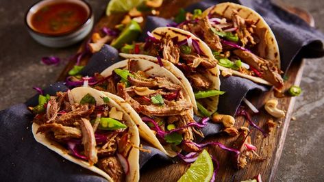 Pork Verde, Pulled Pork Tacos Recipe, Duck Tacos, Slow Cooker Carnitas, Mexikansk Mat, Sweet Potato Tacos, Salmon Tacos, Pulled Pork Tacos, Carnitas Recipe