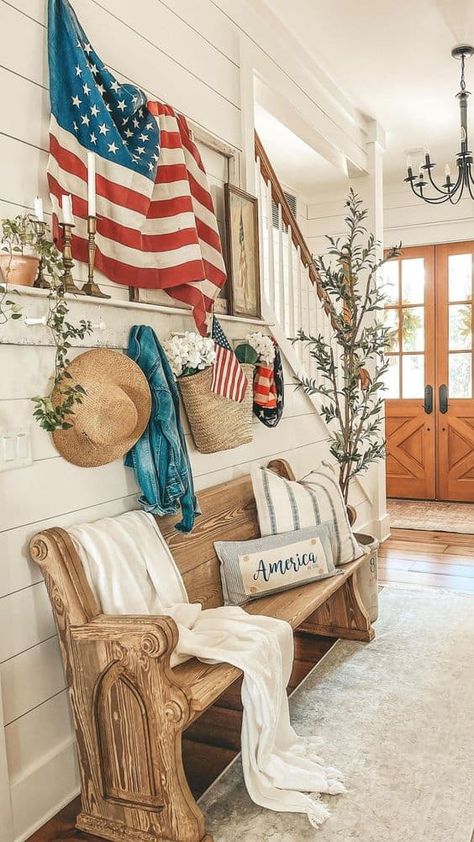 Patriotic Interior Design, Farmhouse 4th Of July Decor, Entryway Styling, Farmhouse 4th Of July, Patriotic Home Decor, Americana Crafts, 4th Of July Decor, Fourth Of July Decor, July Decor