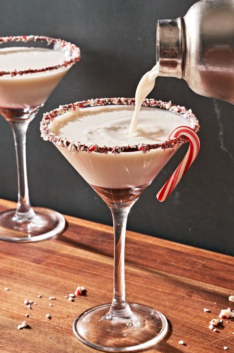 Peppermint Martini Christmas Martini Recipes, Peppermint Martini, Christmas Martini, White Chocolate Liqueur, Chocolate Martini, Chocolate Liqueur, Festive Cocktails, Banana Cream Pie, Martini Recipes