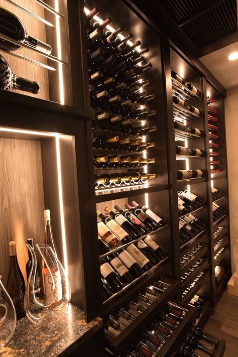 Modern Wine Cellar, Zigarren Lounges, Wine Cellar Wall, Wine Storage Wall, Contemporary Wine Cellar, Wine Room Design, Wine Cellar Basement, Glass Wine Cellar, Wine Closet