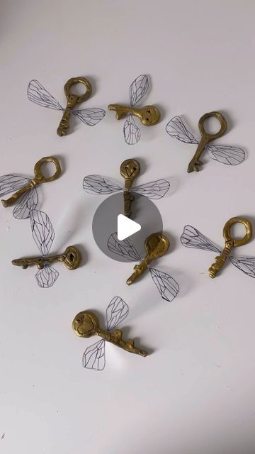 Derya🥐🥐 on Instagram: "Flying keys from Harry Potter Tutorial🖤🗝️🪽" Harry Potter Tutorial, Harry Potter Keys, Flying Keys Harry Potter, Flying Keys, Key Diy, Harry Potter Scene, Harry Potter Diy, Harry Potter, Diy Projects