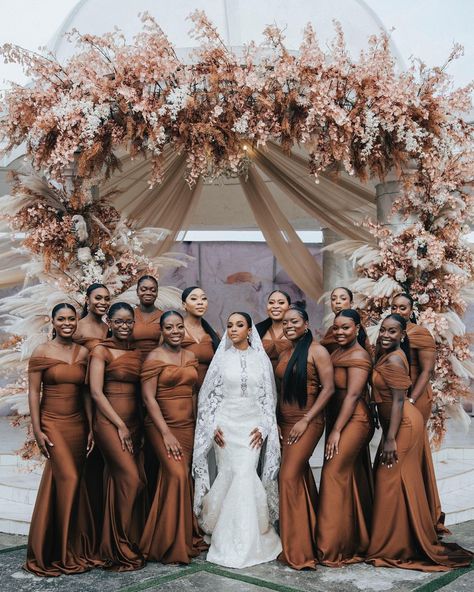 Bronze brown bridesmaids dresses 🤎 Copper Bridesmaids Dresses Black Women, Bronze Color Dress, Wedding Dress Brown Skin, Black Excellence Wedding Theme, Brown And Cream Bridesmaid Dresses, Brown Burgandy Wedding, Brown Bridesmaids And Groomsmen, Bronze And Cream Wedding, Chocolate Brown And Rose Gold Wedding