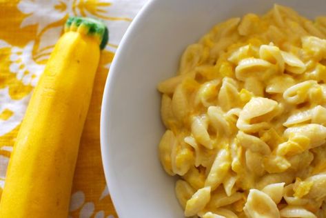 Healthy Mac And Cheese, Monkey Food, Squash Mac And Cheese, Healthy Mac N Cheese, Summer Squash Recipes, Butternut Squash Mac And Cheese, Yellow Squash Recipes, Hidden Vegetables, Squash Varieties