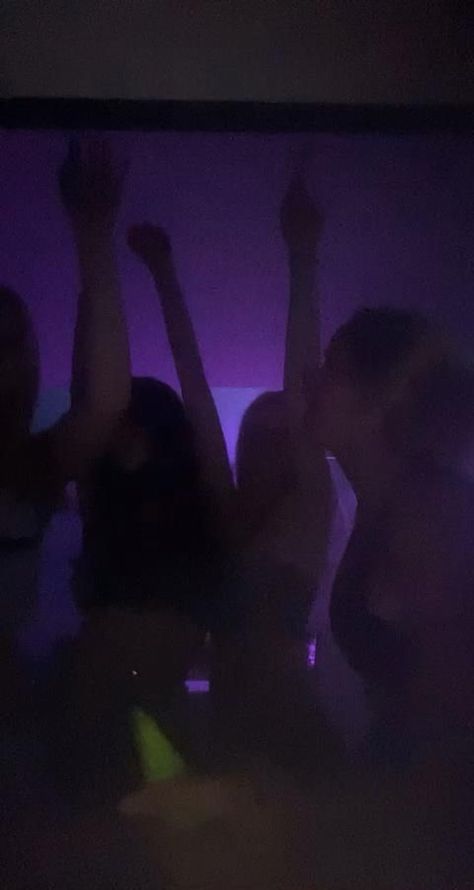 Fake Party Snapchat, Party Snapchat, Party Night Club Aesthetic, Night Club Aesthetic, Blonde With Blue Eyes, Nightclub Aesthetic, Afghan Wedding, Instagram Party, Clubbing Aesthetic