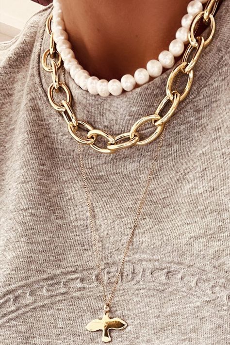 Pearl necklace and Chunky Link chain together with Small Dove Necklace Outfit With Pearls, Pearl Necklace Outfit, How To Wear Pearls, Classic Glam, Dove Necklace, Necklace Outfit, Chunky Pearls, Wear Pearls, Chunky Chain Necklaces