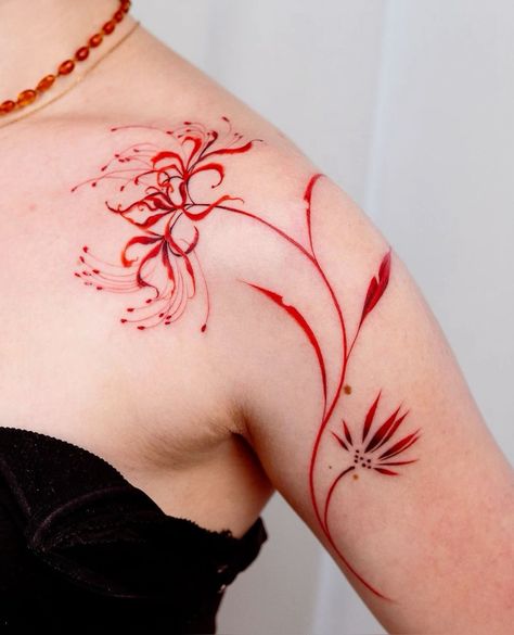 Spider Red Lily Tattoo, Red Spider Lily Tattoo On Back, Red Spider Lily Tattoo Meaning, Spider Lily Back Tattoo, Spider Lilies Tattoo, Lycoris Rouge, Red Shoulder Tattoo, Red Lily Tattoo, Red Spider Lily Tattoo Design