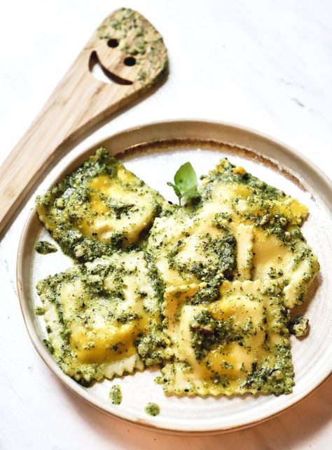 Sweet Corn & Burrata Ravioli with Artichoke Pesto Burrata Ravioli, Pesto Ravioli, Artichoke Pesto, Ricotta Ravioli, Pesto Pasta Recipes, Summer Eats, Cream Sauce Recipes, Ravioli Recipe, Cheese Ravioli