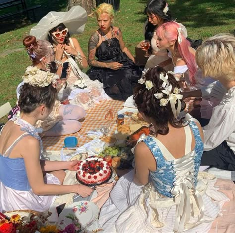 Tea Party Photoshoot Women, Fairy Tea Party Photoshoot, Tea Party Aesthetic Photoshoot, Coquette Picnic Aesthetic, Rococo Tea Party, Fairy Photoshoot Aesthetic, Marie Antoinette Party Outfit, Fae Picnic, Tea Party Editorial