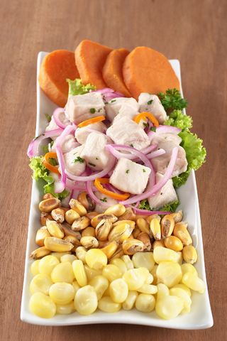 Peruvian ceviche - Did you know Peru holds the world record for creating the largest ceviche?  Click the pic to read more about it! Vegetarian Ceviche, Peruvian Ceviche, Peruvian Style, Peruvian Dishes, South American Recipes, Latin American Food, Peruvian Cuisine, Peruvian Food, Big Sea