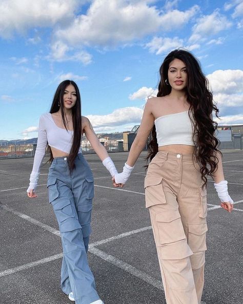 Bff Outfits Matching, Spicy Content, Matching Sister Outfits, Baggy Outfit Ideas, Bestie Outfits, Matching Outfits Best Friend, Matching Sisters, Best Friend Outfits, Fasion Outfits