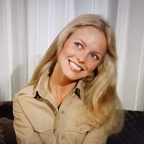 Charlie S Angels 70s, Charlie's Angels 70s, 1976 Fashion, 70s Tv Shows, Cheryl Ladd, Charlie’s Angels, Vintage Television, Charlie's Angels, 70’s Fashion