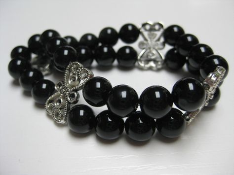 Gothic Accessories Jewellery, Friendship Bracelets Beads, Beaded Bracelet Ideas, Make A Beaded Bracelet, Gothic Crafts, Bracelets Beads, Gothic Bracelet, Nose Piercing Jewelry, Beaded Beads