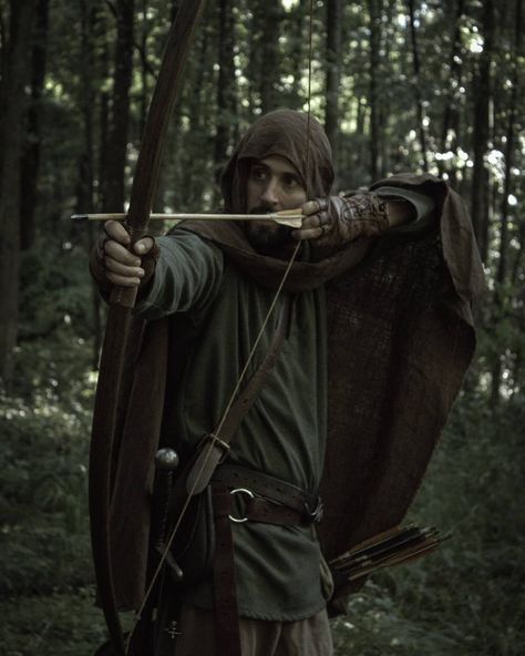 Rangers of the Lost Realm on Instagram: “Another photo of a simple Ranger kit. * * * #rangers #rangersofolaran ##weekendwarriorexperience #cosplay #larpersofinstagram #larp…” Ranger Core Aesthetic, Ranger Reference, Game Of Thrones Story, Ranger Outfit, Ranger Cosplay, Ranger Costume, Rangers Apprentice, Forest Ranger, Green Ranger