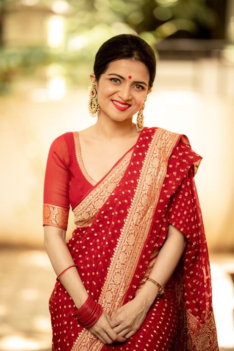 Dd Neelakandan, Silk Blouse Work, Saree Wearing Styles, Sarees For Girls, New Saree Blouse Designs, Fashionable Saree Blouse Designs, Fancy Sarees Party Wear, Sari Blouse Designs, Ladies Blouse Designs