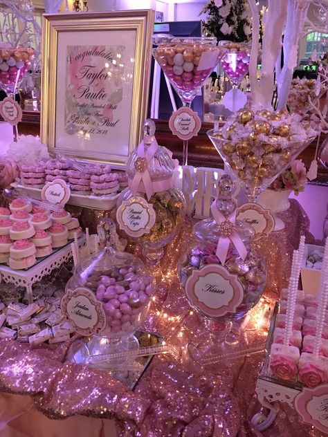 Sweet 16 Venue Decorations, Pink Sweet 16 Food Table, Pink And Diamonds Theme Party, 16 Wishes Themed Birthday Party, Sweet 16 Party Ideas Princess Theme, Quinceanera Food Table, Quinceanera Menu Ideas, Quince Goodie Bags, Quencinera Decorations