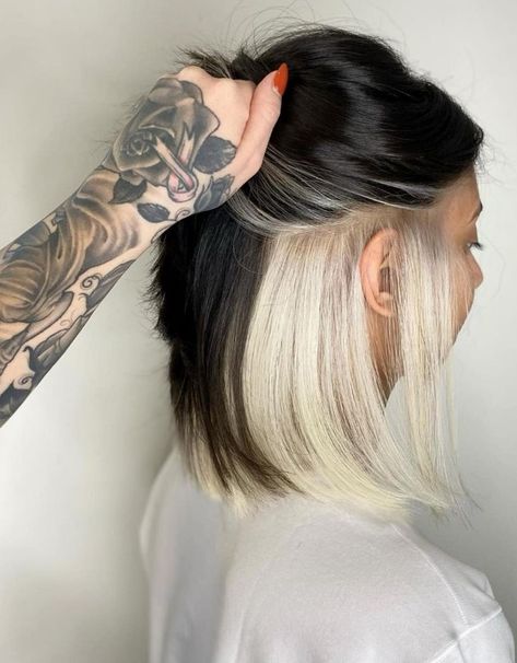 Peekaboo Blonde, Blonde Underneath, Peekaboo Hair Colors, New Hair Color Trends, Two Toned Hair, Underlights Hair, Two Tone Hair, Hair Color Underneath, Kadeřnické Trendy