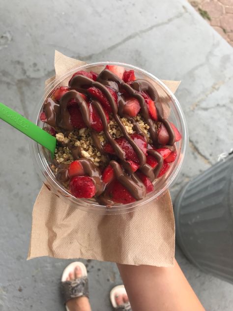 Pitaya Bowl, Strawberry Nutella, Chef Gordon Ramsay, Strawberry Acai, Healthy Lifestyle Food, Gordon Ramsay, Food Cravings, Aesthetic Food, Good Eats