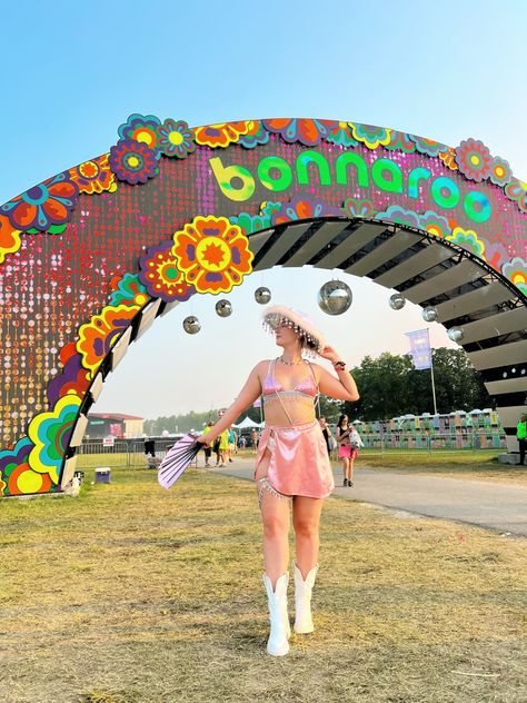 Her pony the label concert festival camping outfit Bonnaroo Aesthetic, Bonaroo Outfit, Bonnaroo Outfits, Camping Outfit, Rave Fits, Festival Camping, Concert Festival, Camping Outfits, Festival Outfit